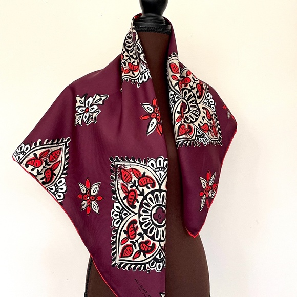 NWT Burberry Scarf Lucky Alhambra Flower Silk Wrap - Picture 5 of 16